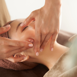 Masaje Facial / Facial Massage